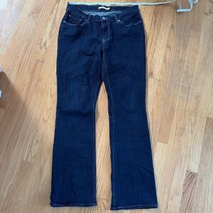 Classic boot cut Levi Strauss blue jeans size 31 inseam measures 32 inches